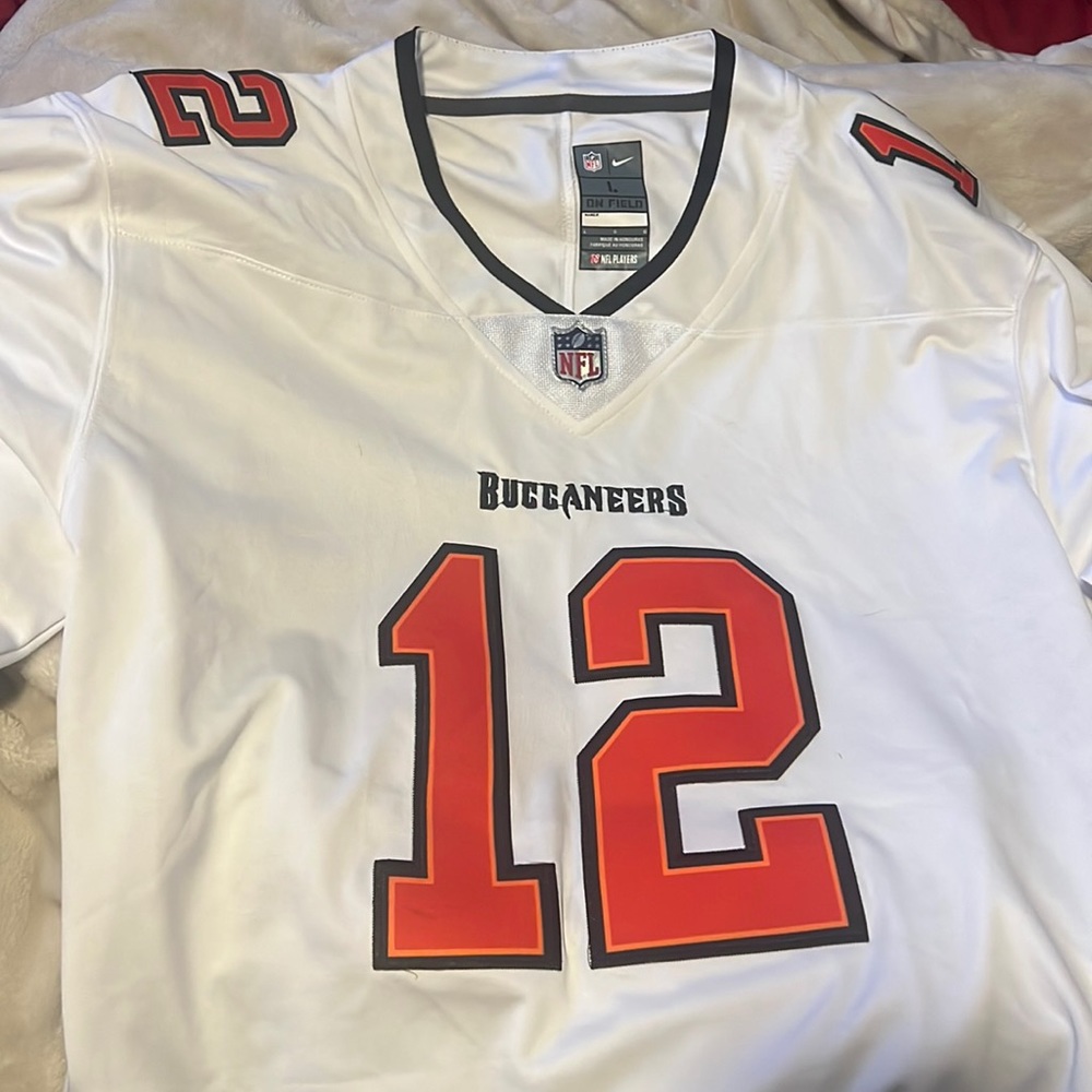 Tom Brady football jersey size Mens Large
